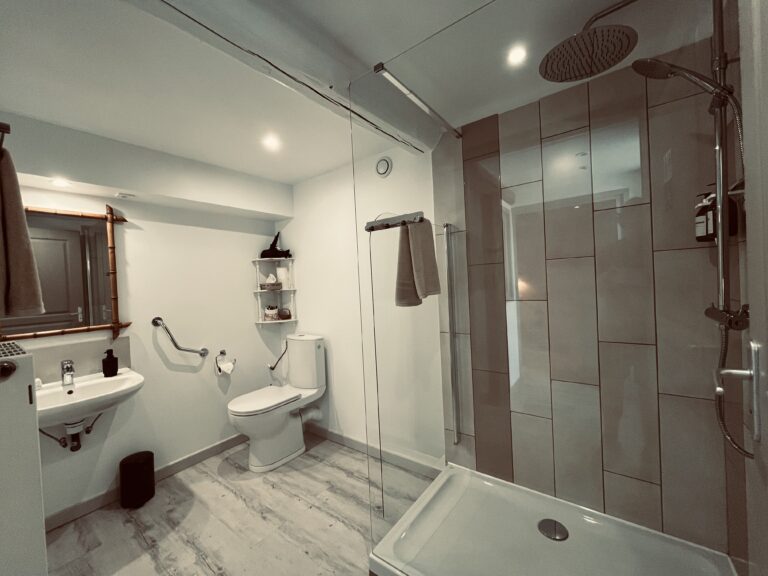 salle de bains PMR de la chambre Mauny