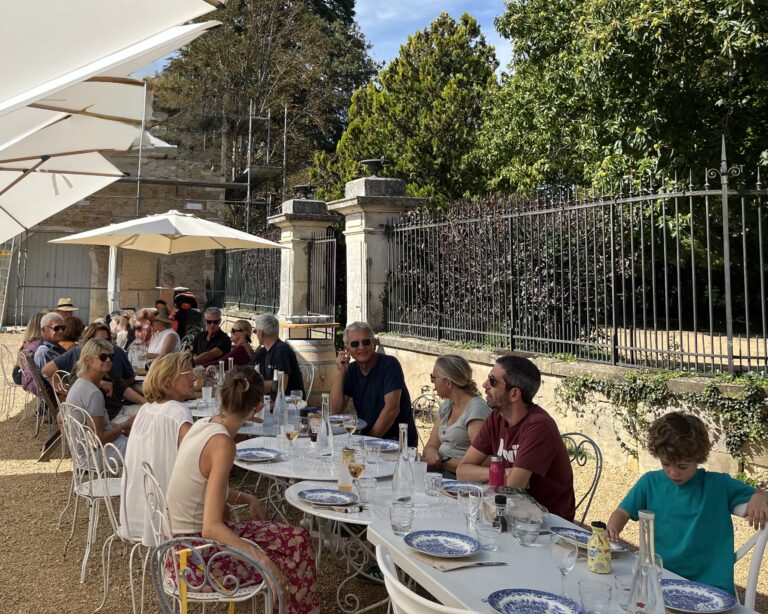 déjeuner entre amis