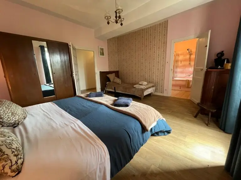 Chambre 3 personnes avec salle de bains